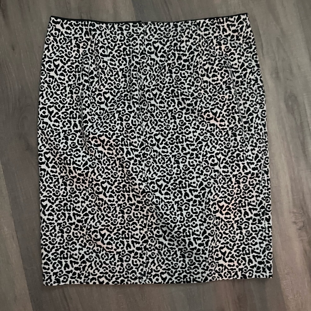 Fun black and white skirt